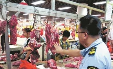 嚴(yán)厲打擊非法肉品銷售，筑牢全區(qū)農(nóng)貿(mào)市場安全防線